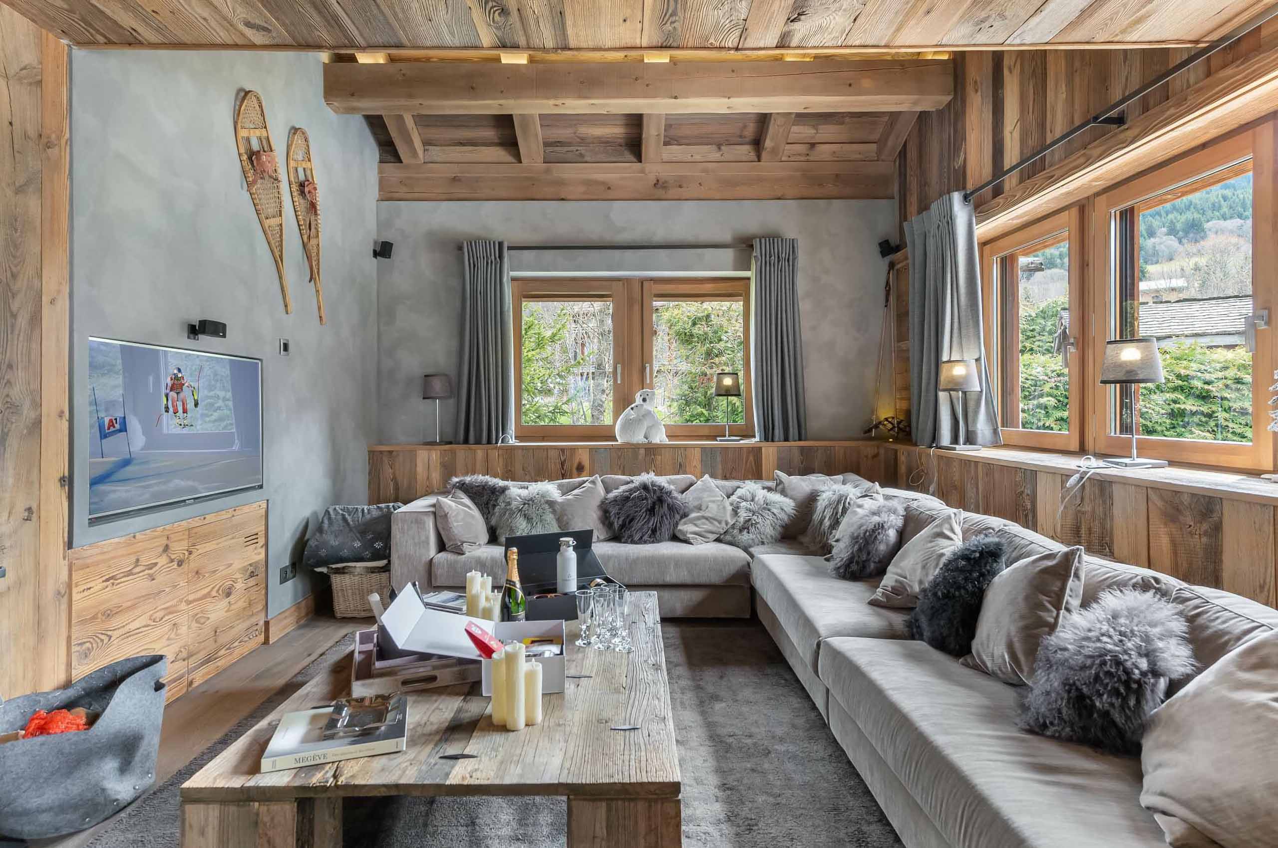 chalet-soraya-livingroom-cosy-family-friendly-elegant-modern-interiordesign-megeve-mont-d'arbois (17)