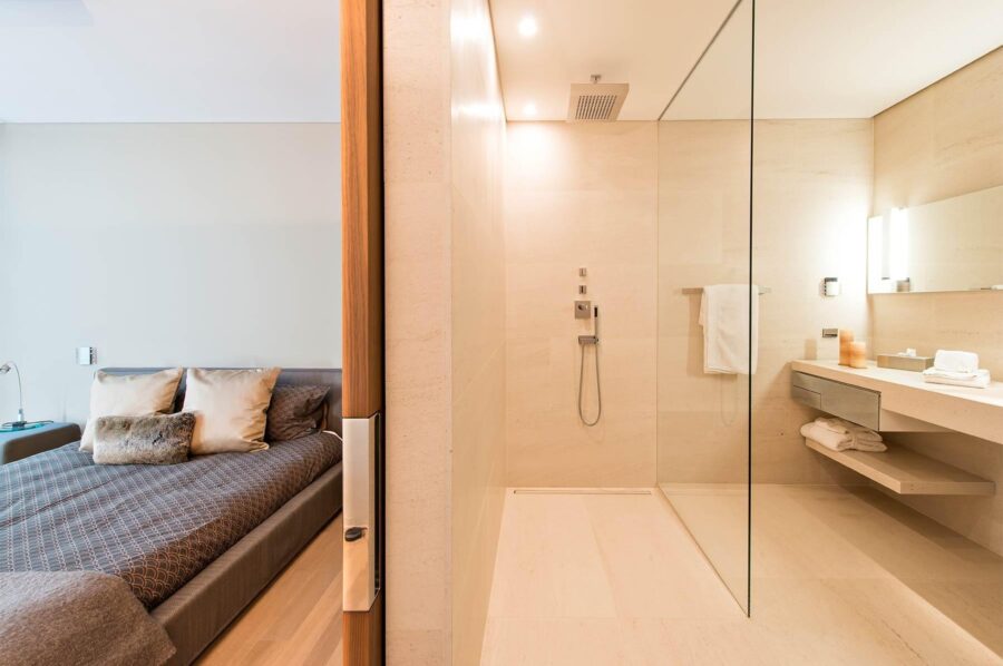 chalet-val-bathroom-bedroom-walkinshower-modern-luxury-design-stmoritz