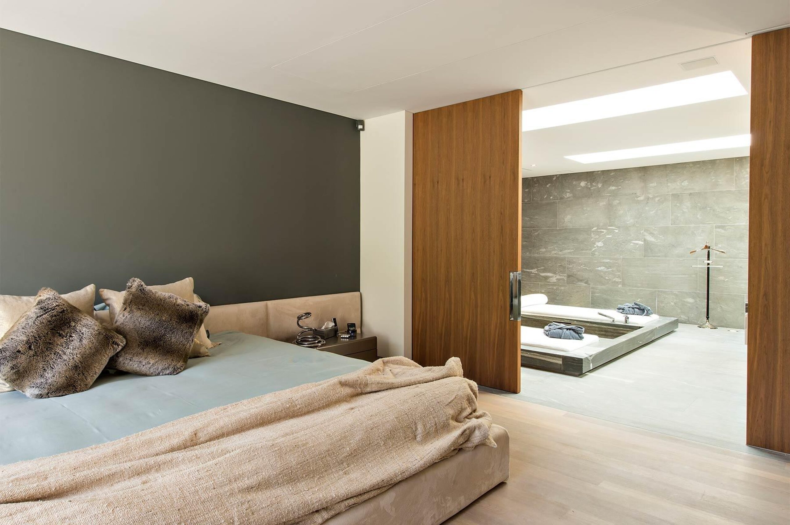 chalet-val-bedroom-bathroom-wellness-elegant-modern-design-luxury-rental-stmoritz