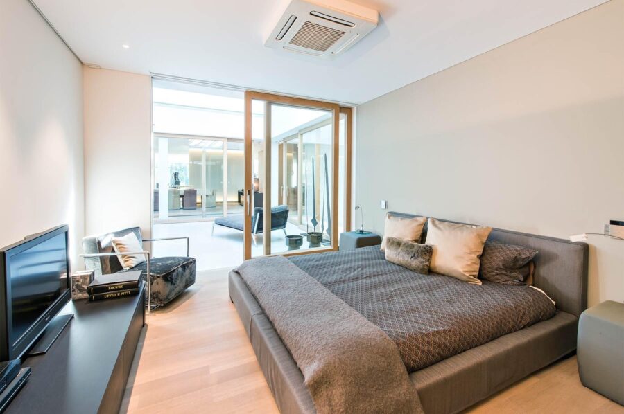 chalet-val-bedroom-elegant-modern-interiordesign-luxury-rental-stmoritz