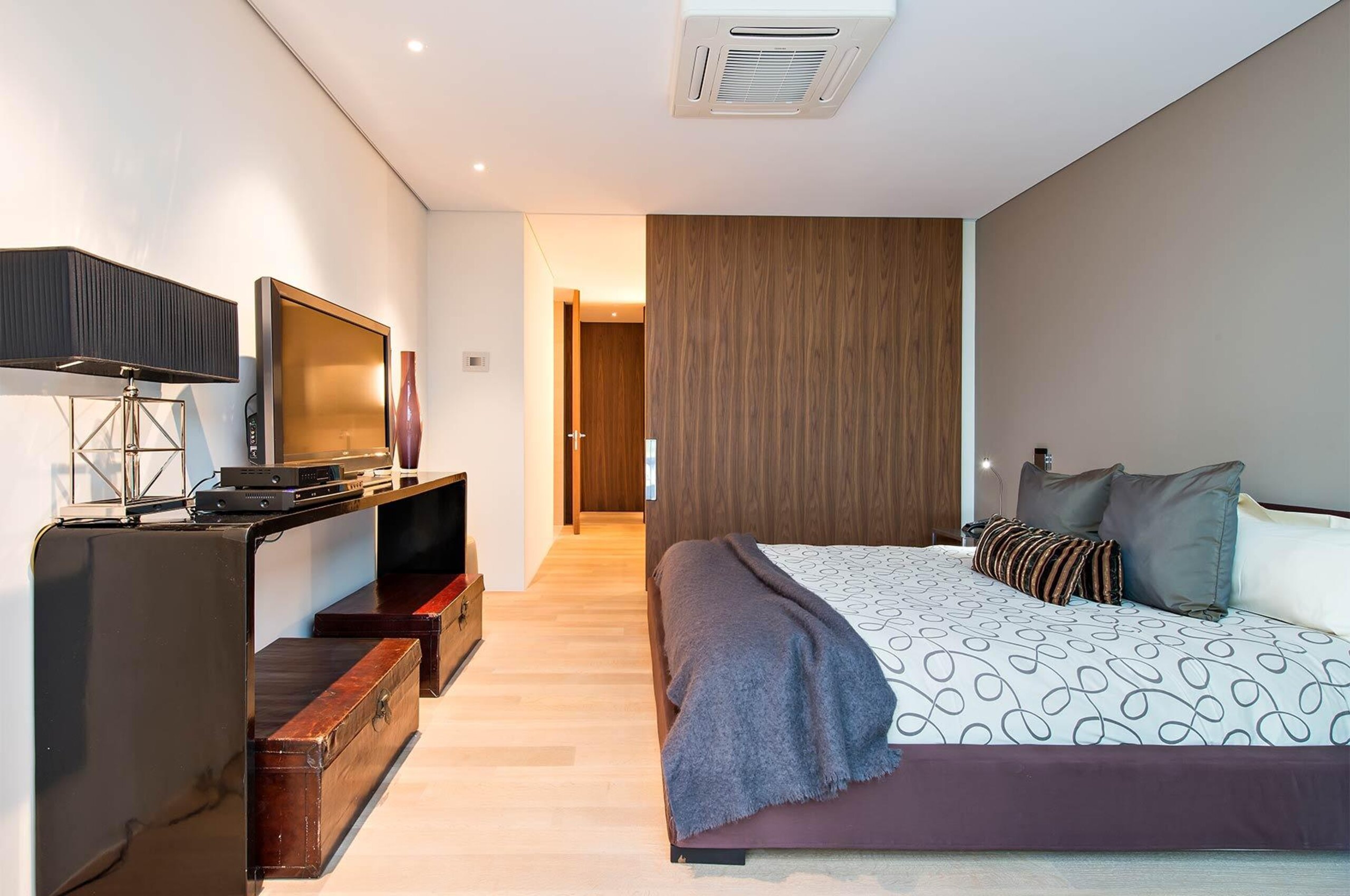 chalet-val-bedroom-modern-bespoke-luxury-design-stmoritz