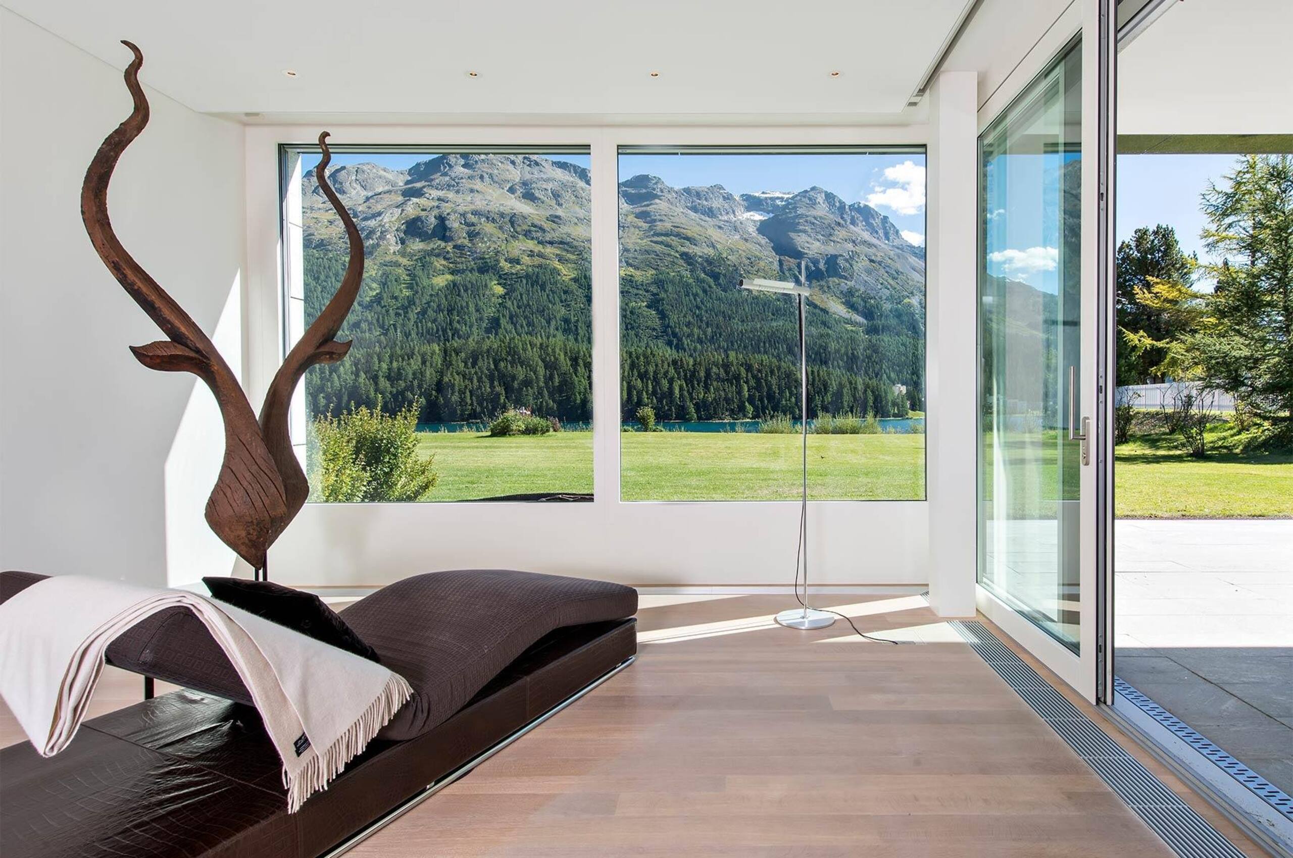 chalet-val-livingarea-mountainview-stunning-scenicview-luxury-rental-retreat-lake-stmoritz
