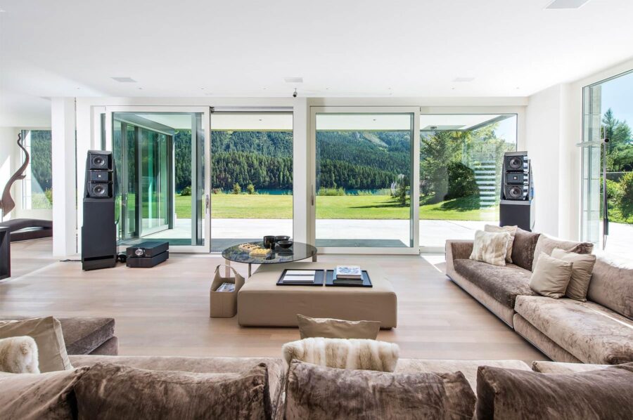 chalet-val-mainpage-livingroom-luxury-modern-interior-stunning-lake-mountain-views-stmoritz