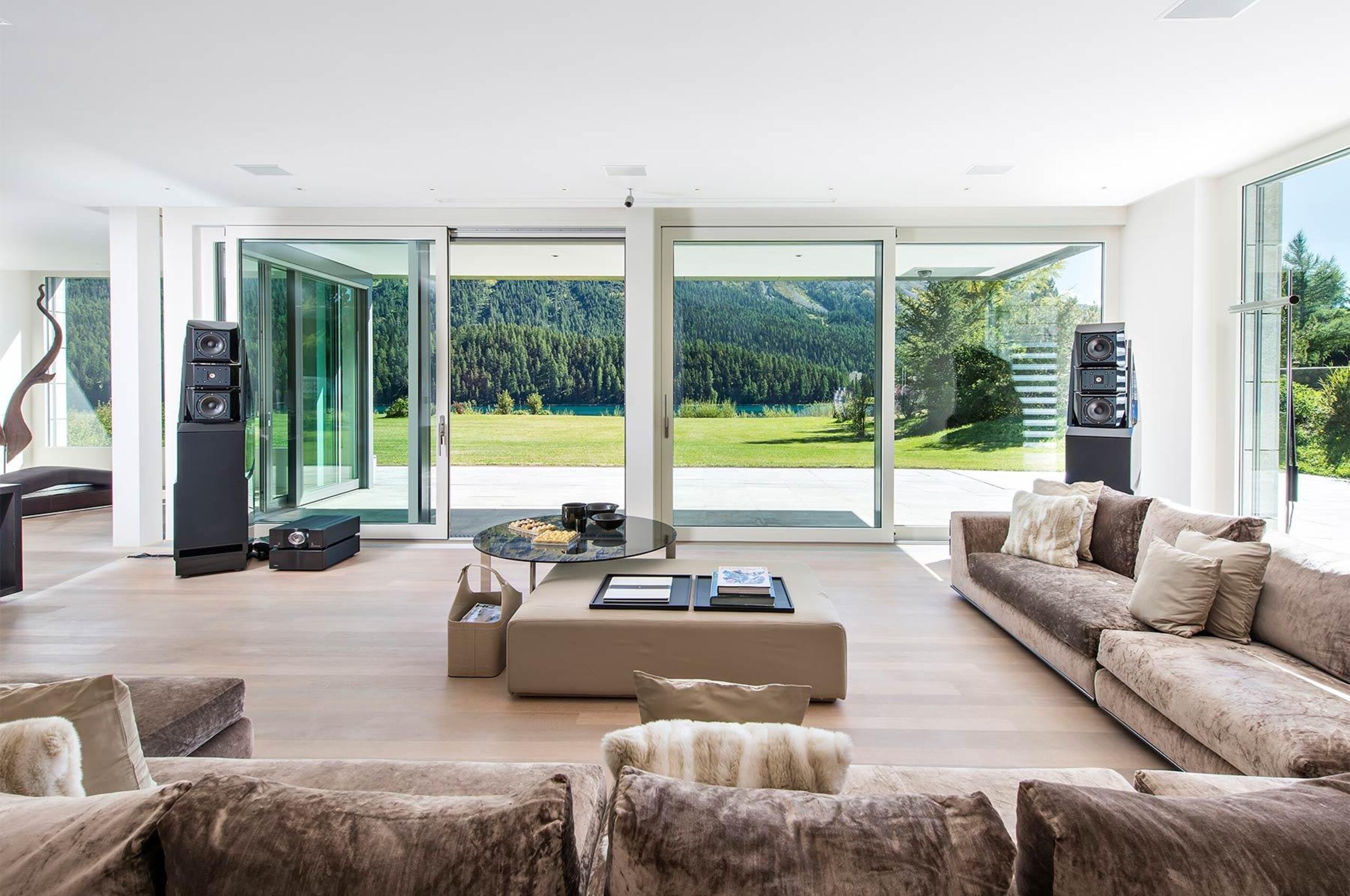 chalet-val-mainpage-livingroom-luxury-modern-interior-stunning-lake-mountain-views-stmoritz