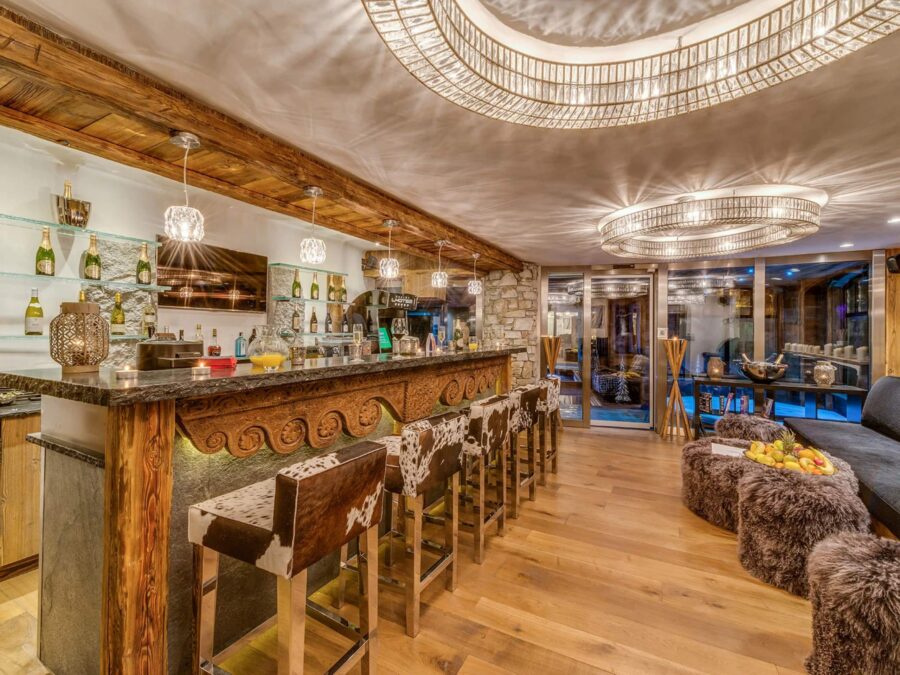 chalet-valentine-bar-hosting-lounge-elegant-alpine-interior-luxury-vald'isere