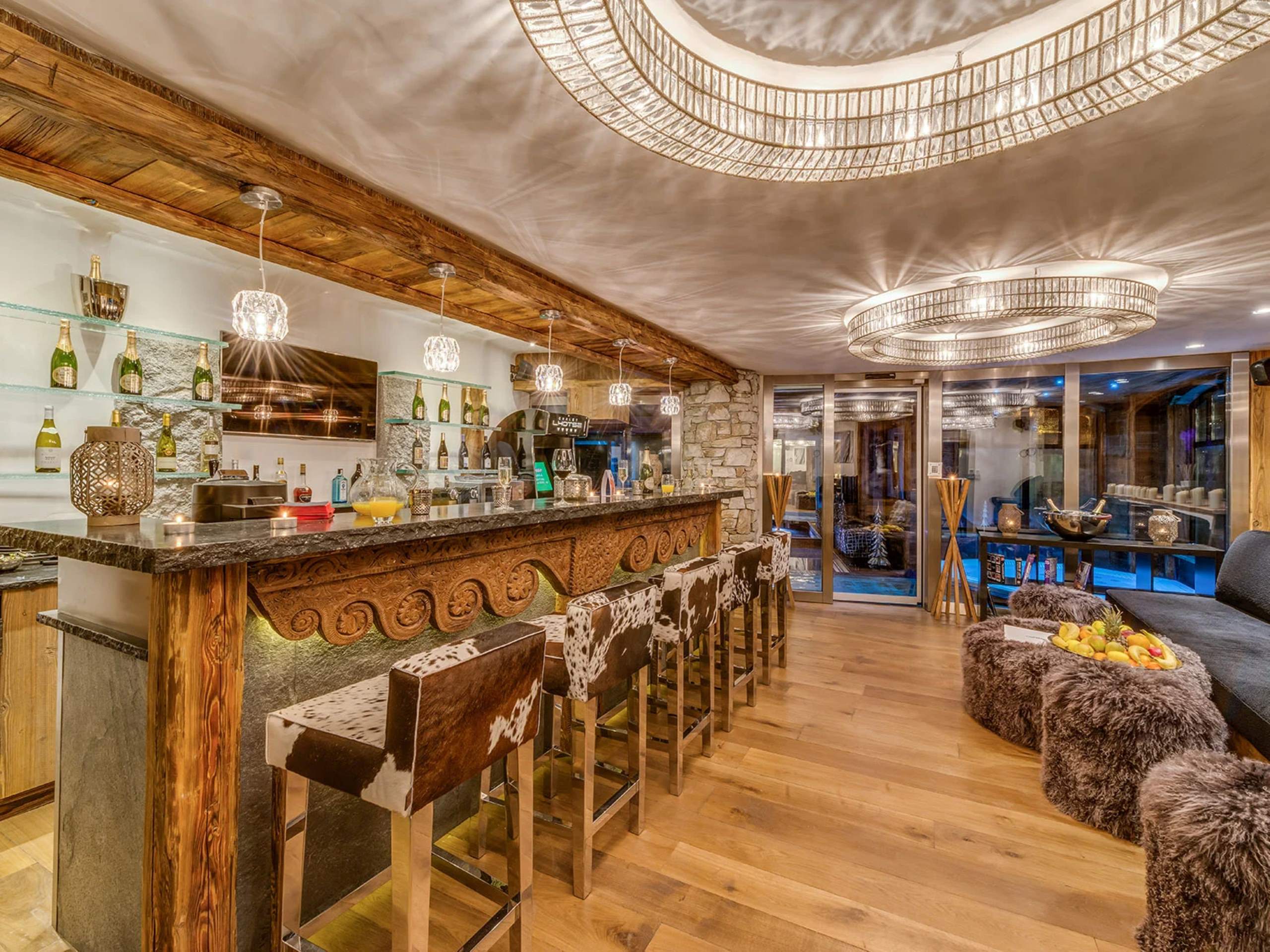 chalet-valentine-bar-hosting-lounge-elegant-alpine-interior-luxury-vald'isere
