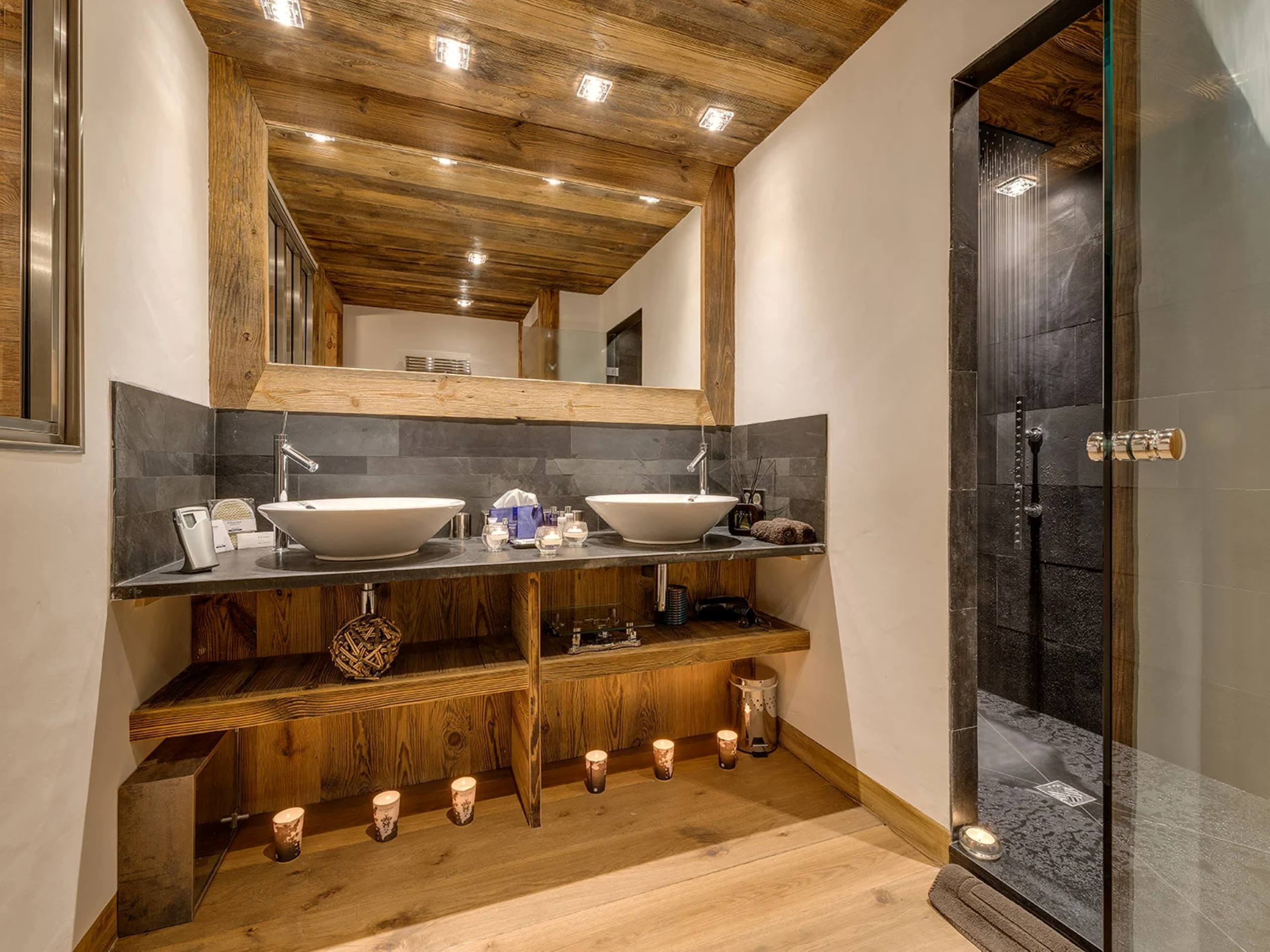 chalet-valentine-bathroom-doublesink-shower-modern-stylish-design-luxury-vald'isere
