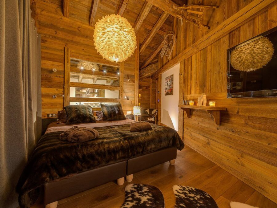chalet-valentine-bedroom-cosy-traditional-alpine-chic-modern-design-luxury-vald'isere
