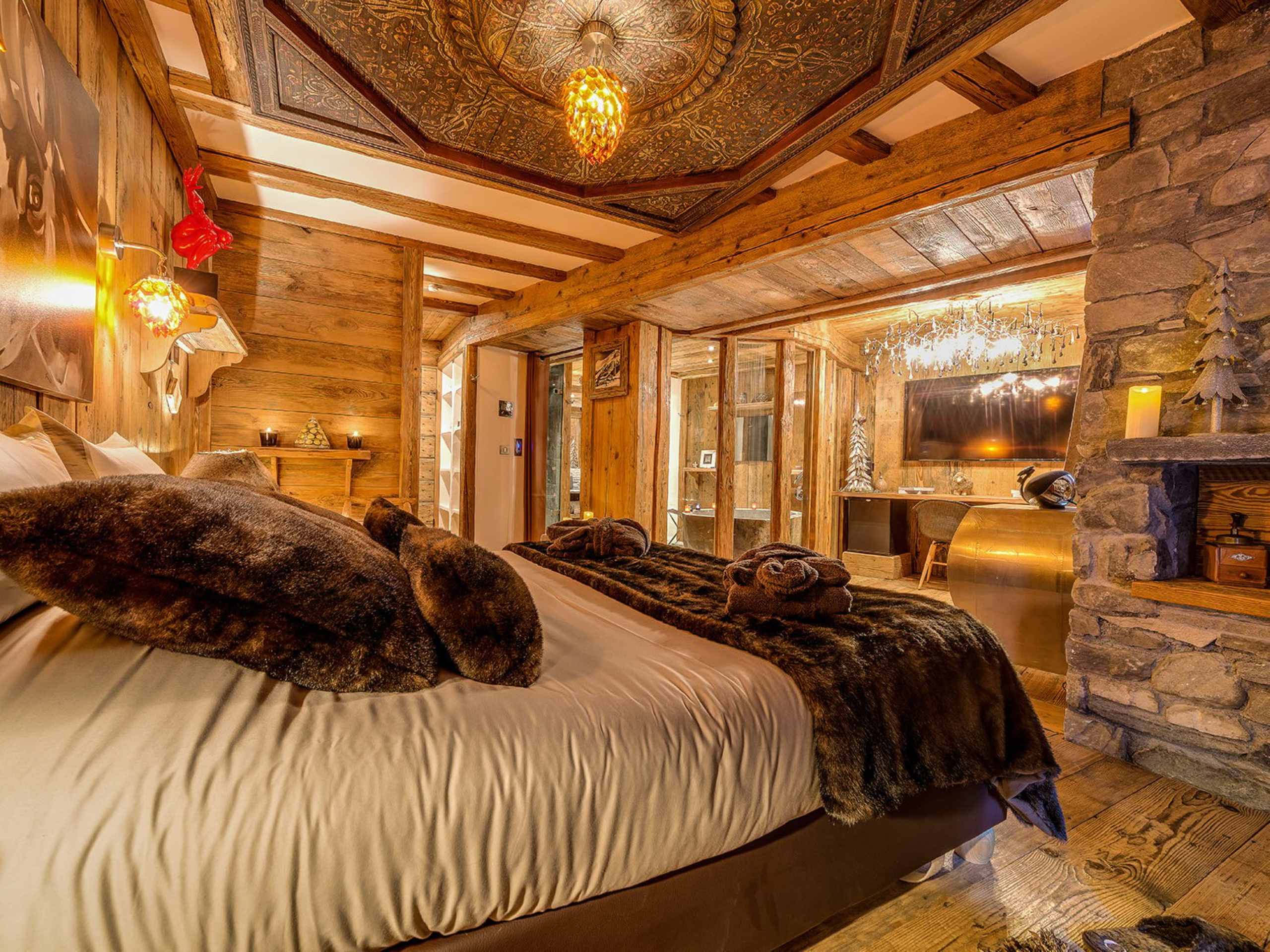 chalet-valentine-bedroom-cosy-traditional-alpine-interiordesign-luxury-vald'isere