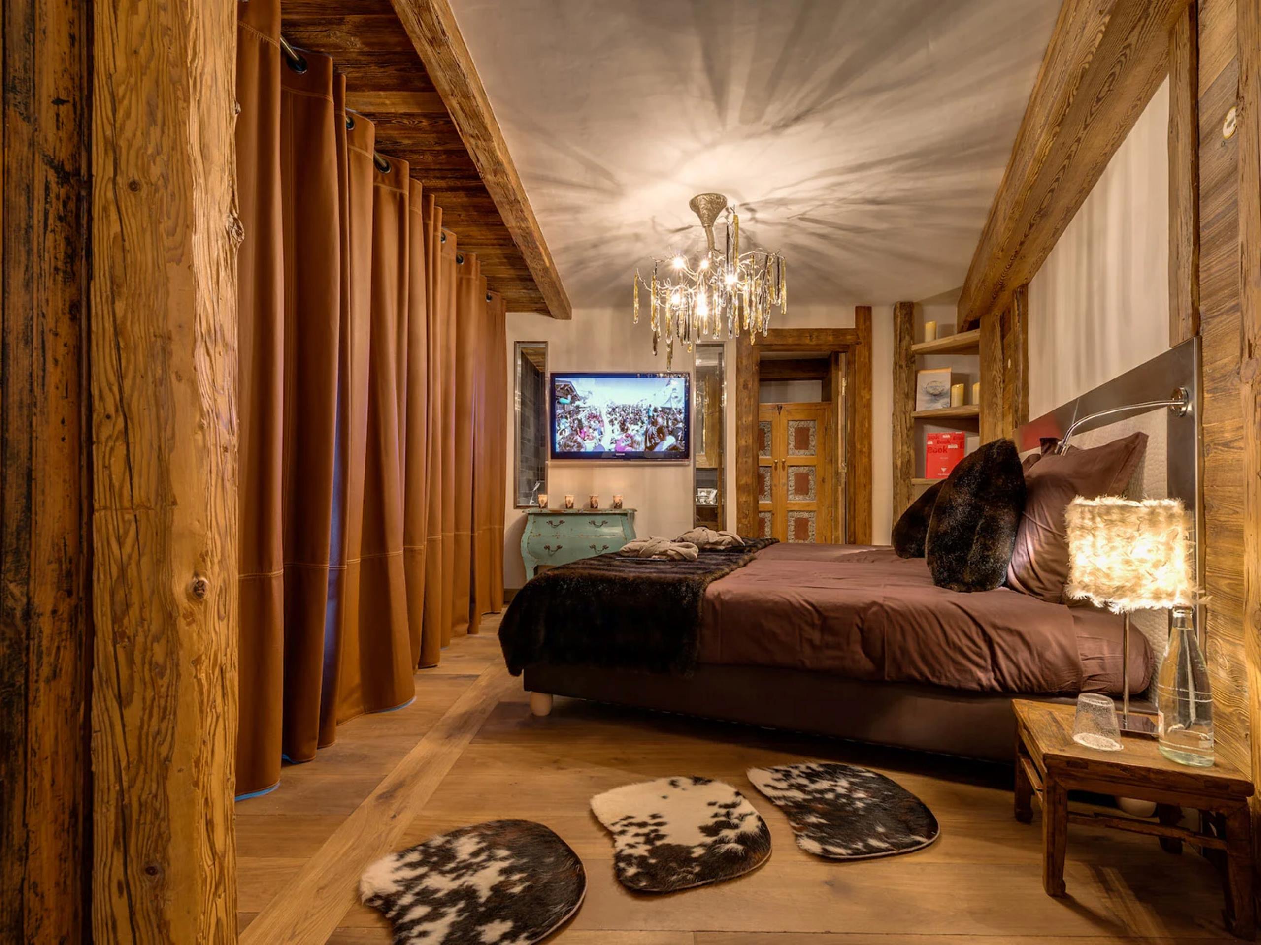 chalet-valentine-bedroom-spacious-stylish-cosy-alpine-design-luxury-vald'isere