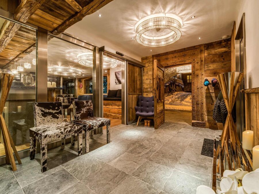 chalet-valentine-entrance-hallway-spacious-elegant-design-luxury-rental-vald'isere