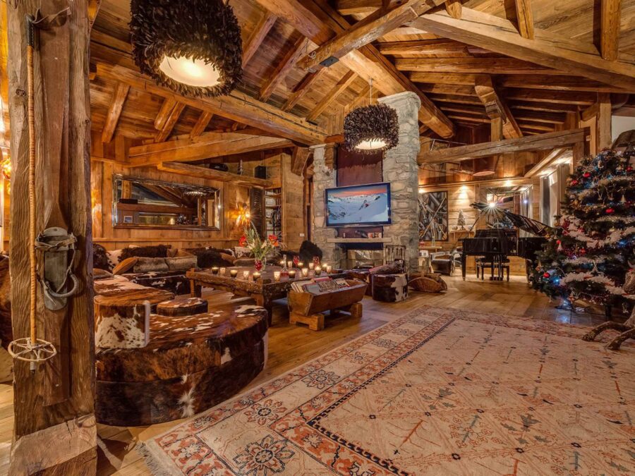chalet-valentine-livingroom-fireplace-christmas-grand-openplan-alpine-interiors-luxury-vald'isere