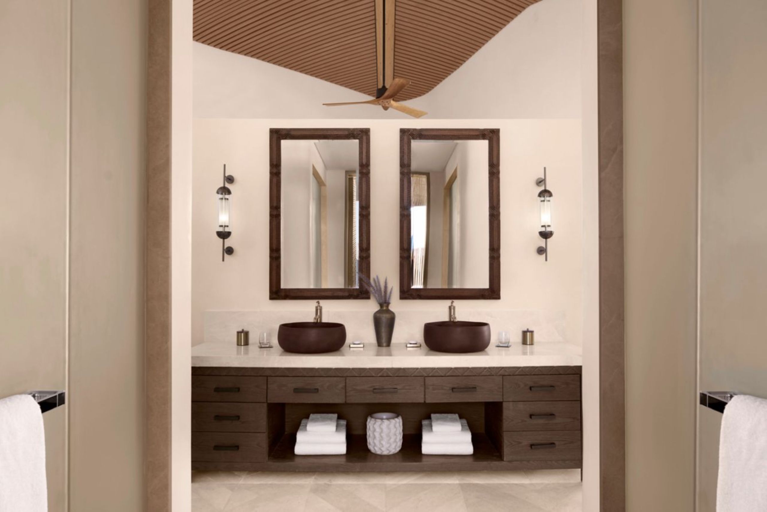 regal-villa-naomi-bathroom-master-suite-double-sink-elegant-modern-interior-luxury-ummahatislands