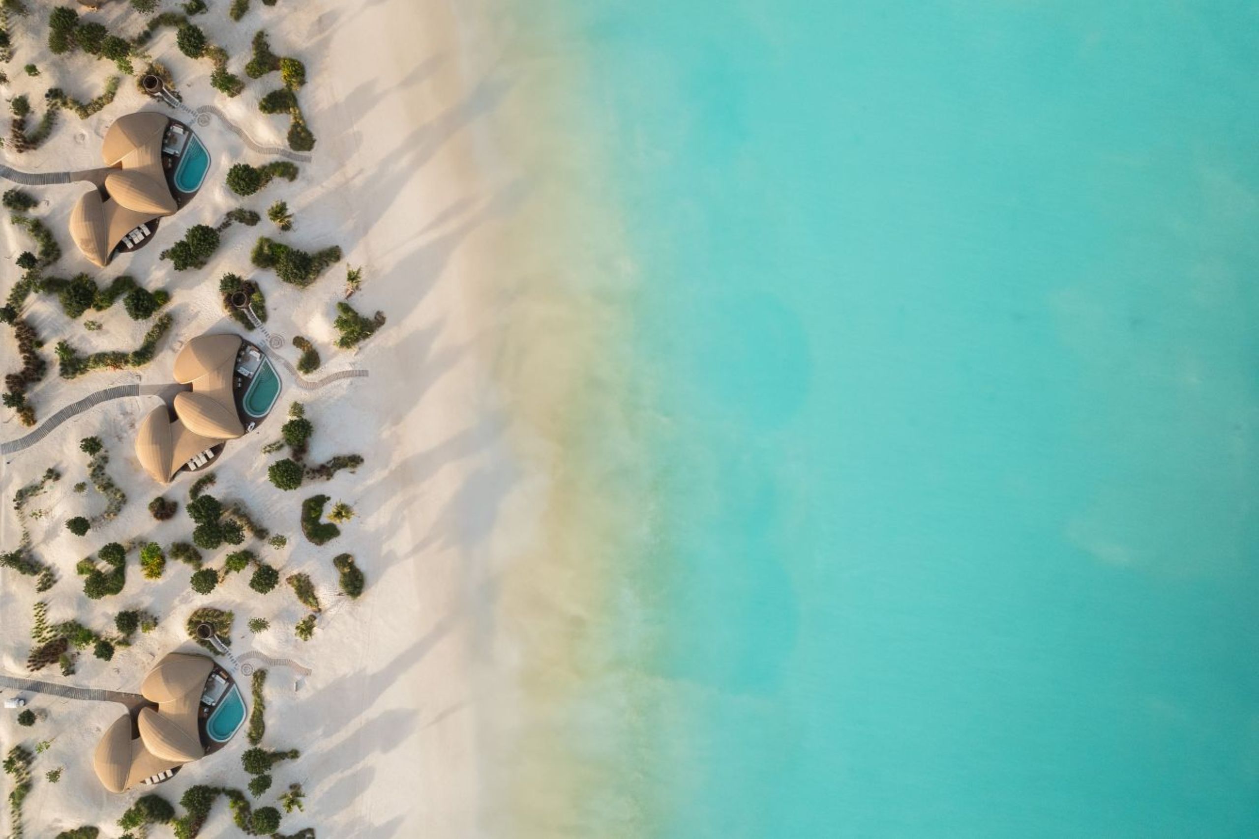 regal-villa-naomi-exterior-aerial-beachfront-view-luxury-rental-retreat-ummahatislands