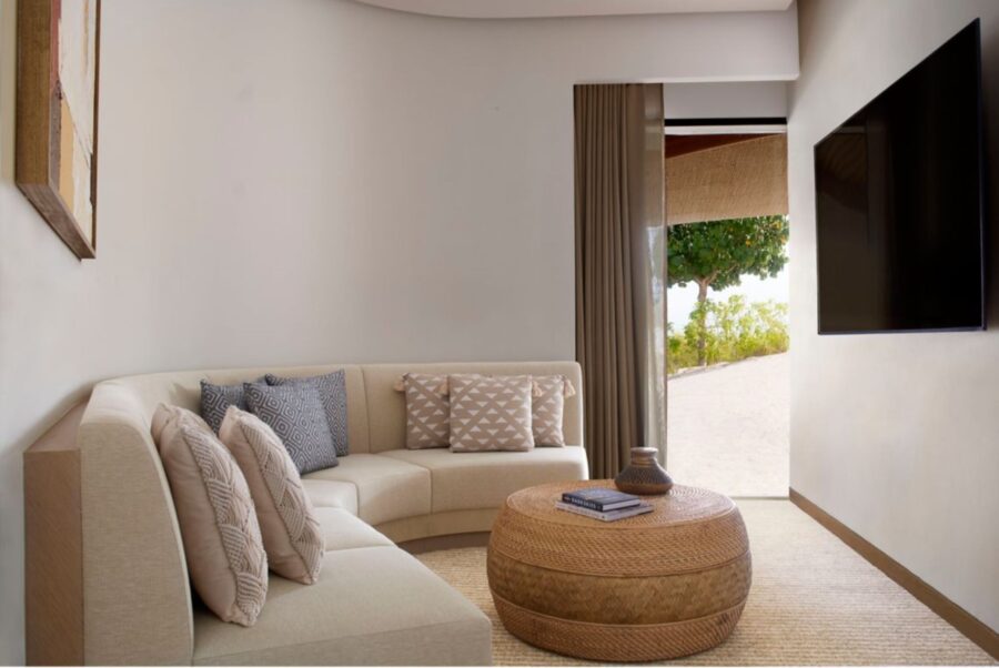 regal-villa-naomi-livingroom-lounge-tvroom-beachfront-modern-elegant-interior-luxury-ummahatislands
