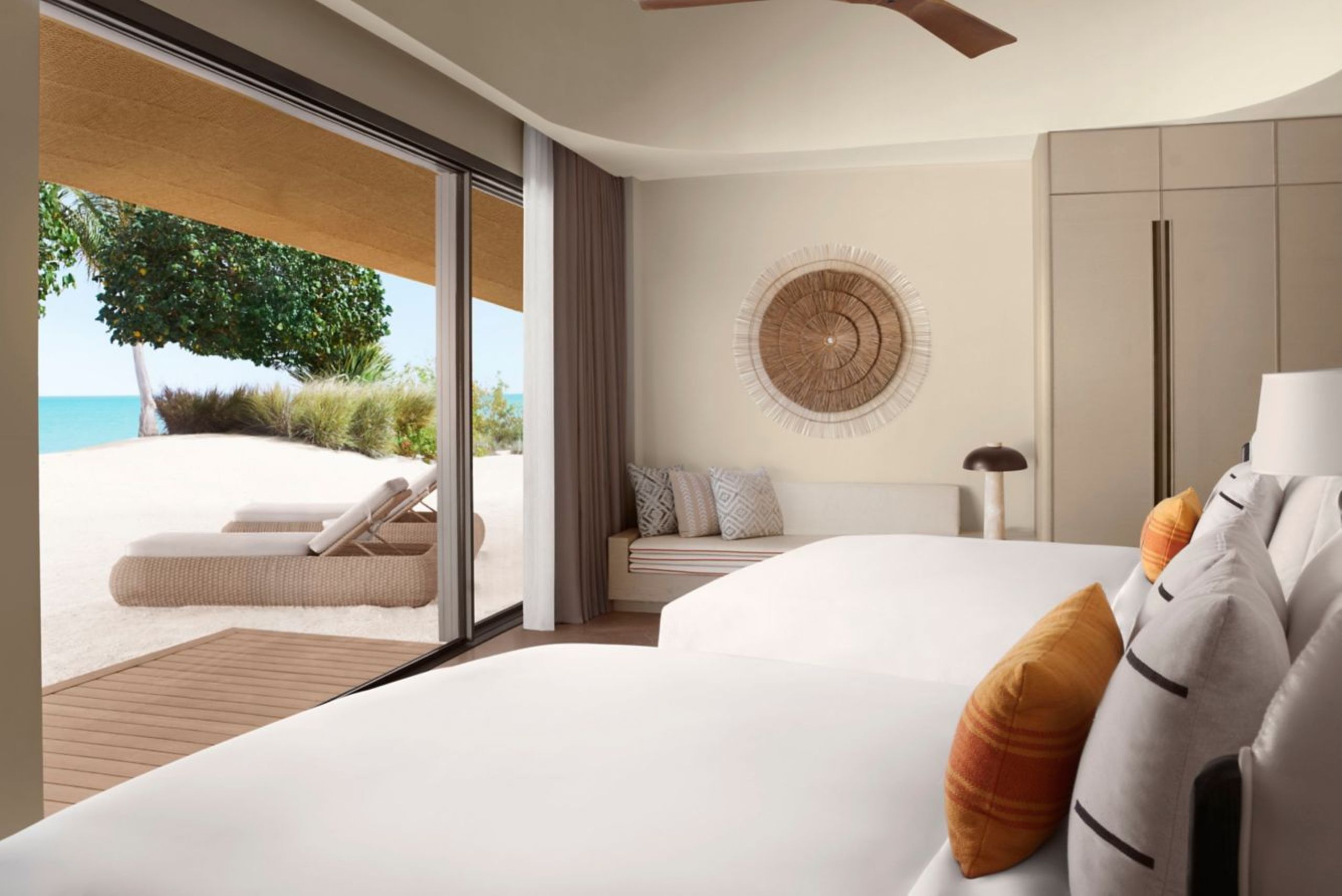 regal-villa-naomi-twin-bedroom-seaview-beachfront-luxury-retreat-ummahatislands