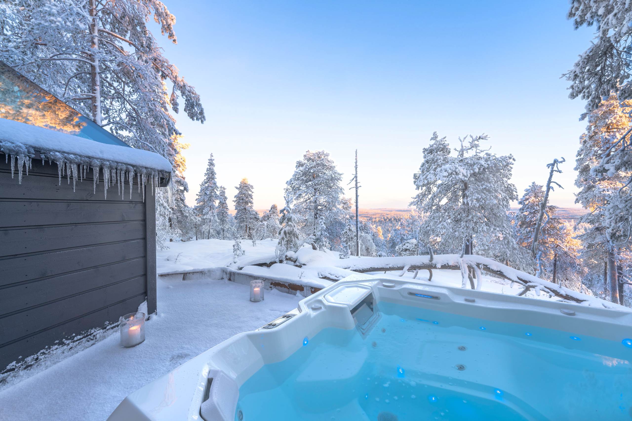 residence-indigo-exterior-hottub-scenic-winter-wonderland-woodland-views-luxury-rental-retreat-lapland