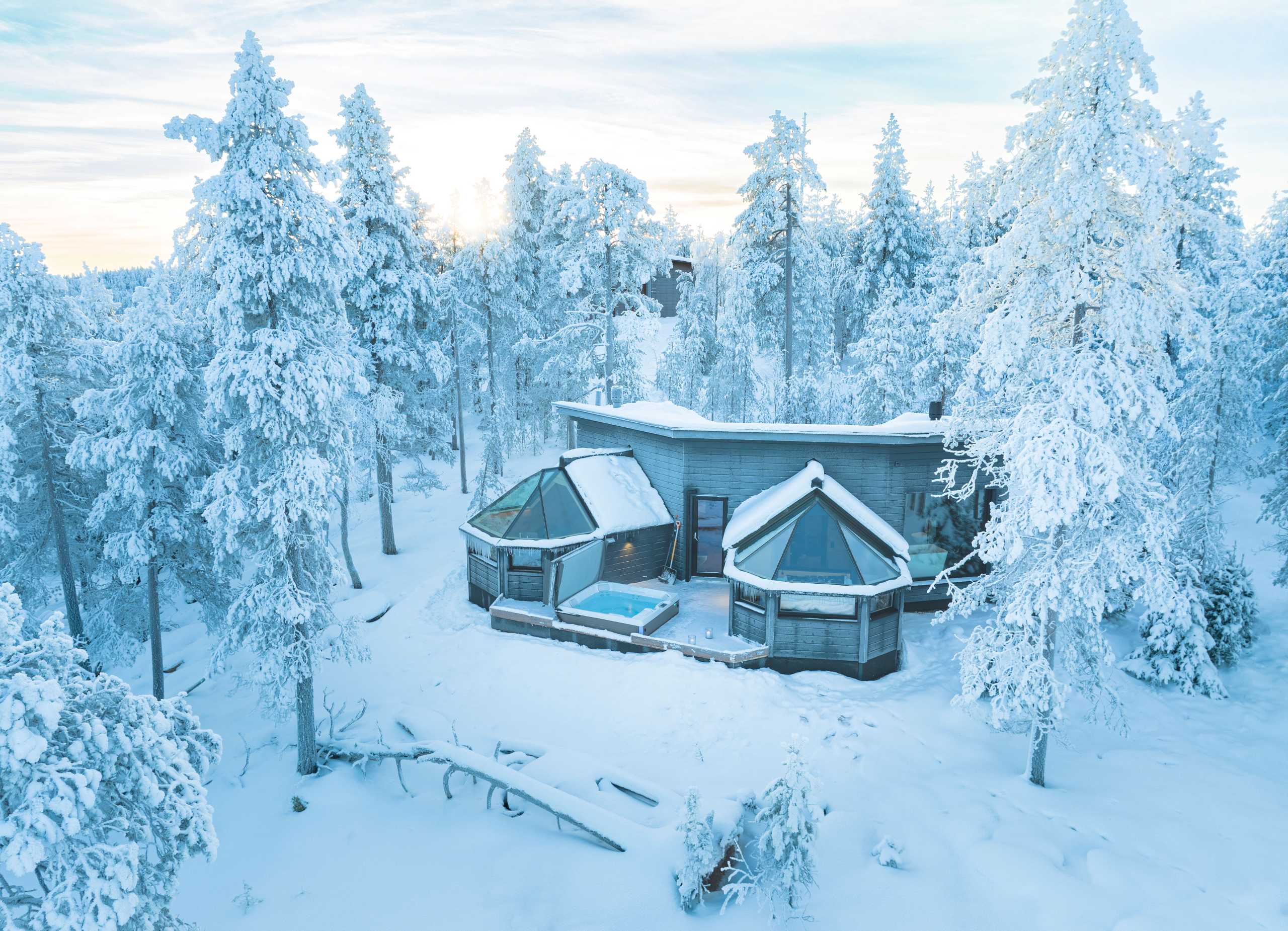 residence-indigo-exterior-winter-woodland-paradise-luxury-rental-retreat-lapland