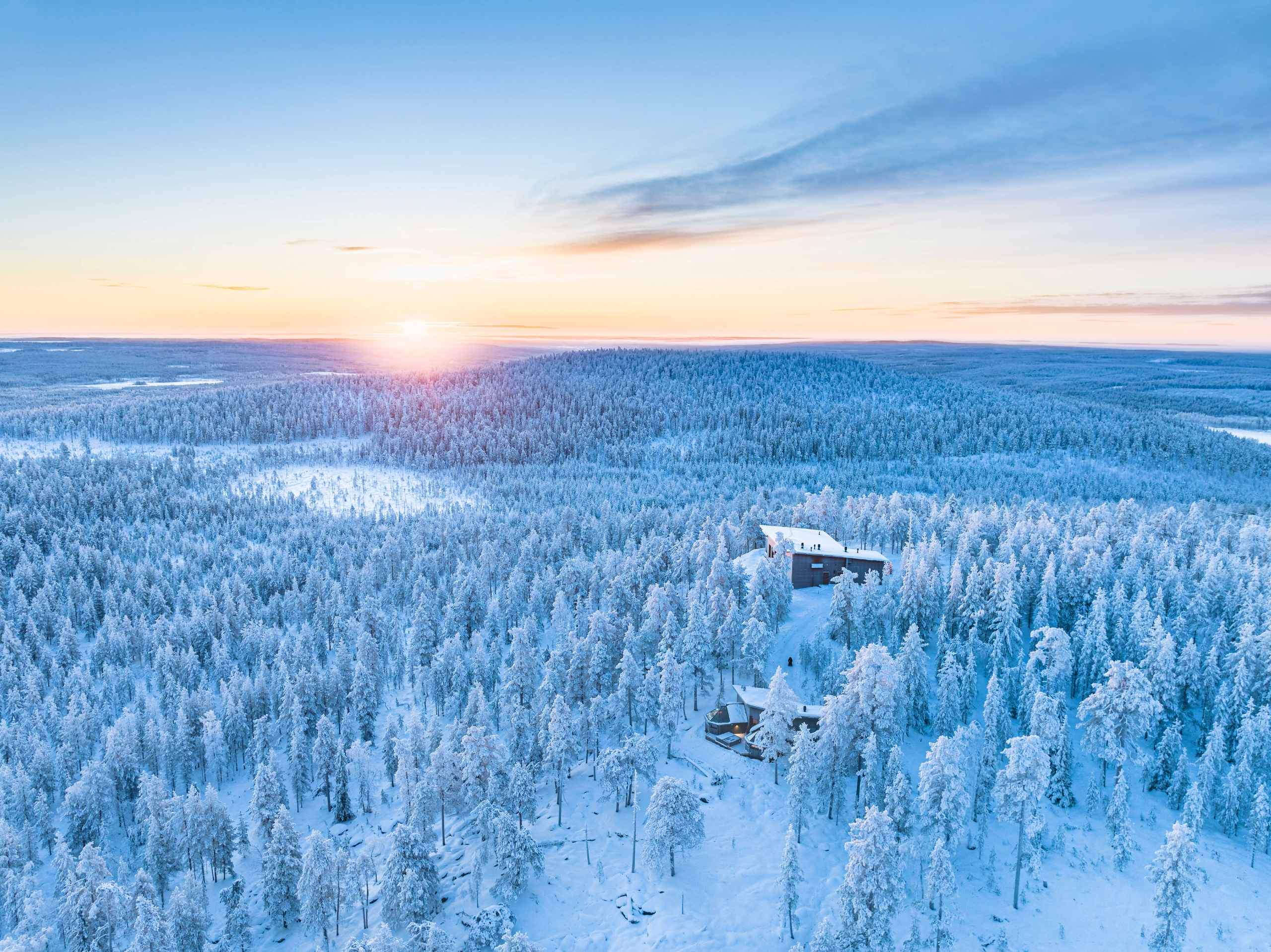 residence-indigo-exterior-winter-woodland-sunrise-sunset-luxury-exclusive-rental-retreat-lapland