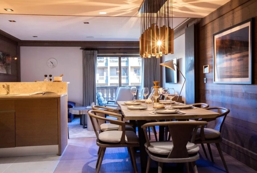 residence-sandy-diningroom-kitchen-openplan-modern-alpine-interior-courchevel1850