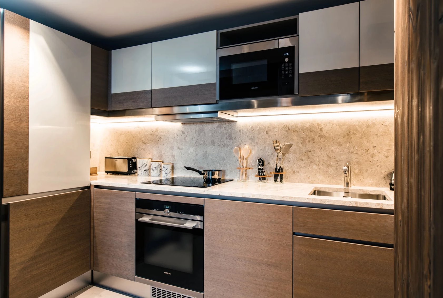 residence-sandy-kitchen-modern-luxury-sleek-interiordesign-courchevel1850