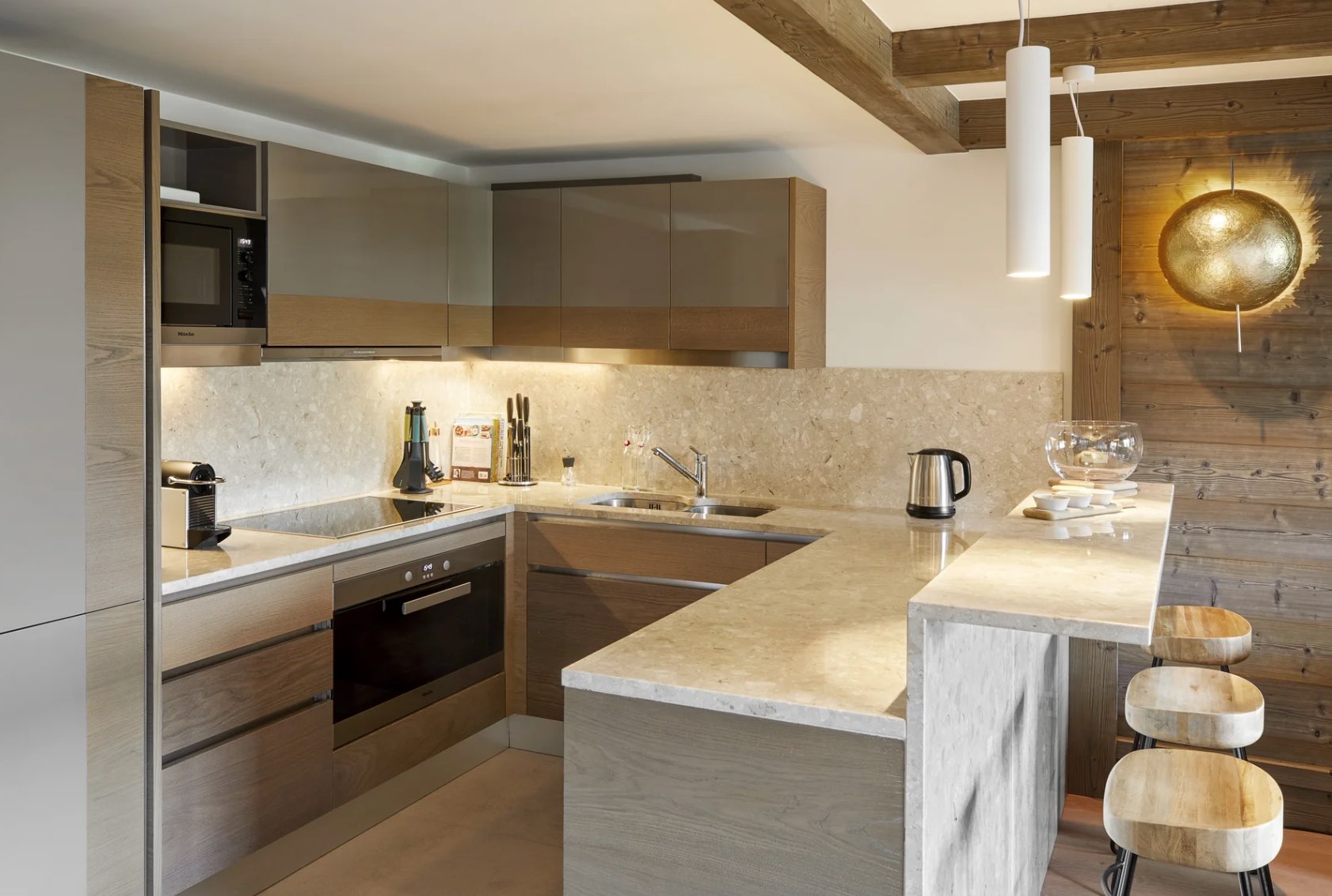 residence-sarah-kitchen-modern-luxury-alpine-interior-courchevel1850