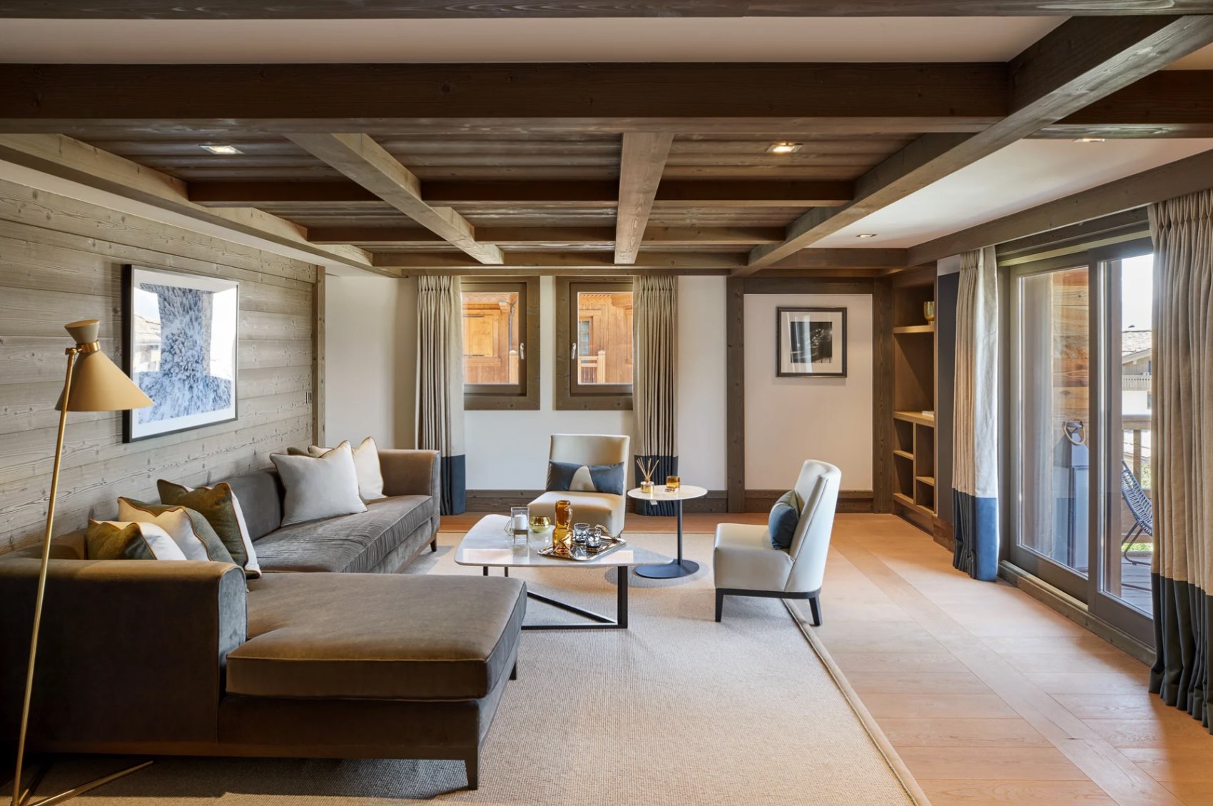 residence-suzie-livingroom-modern-alpine-interior-courchevel1850
