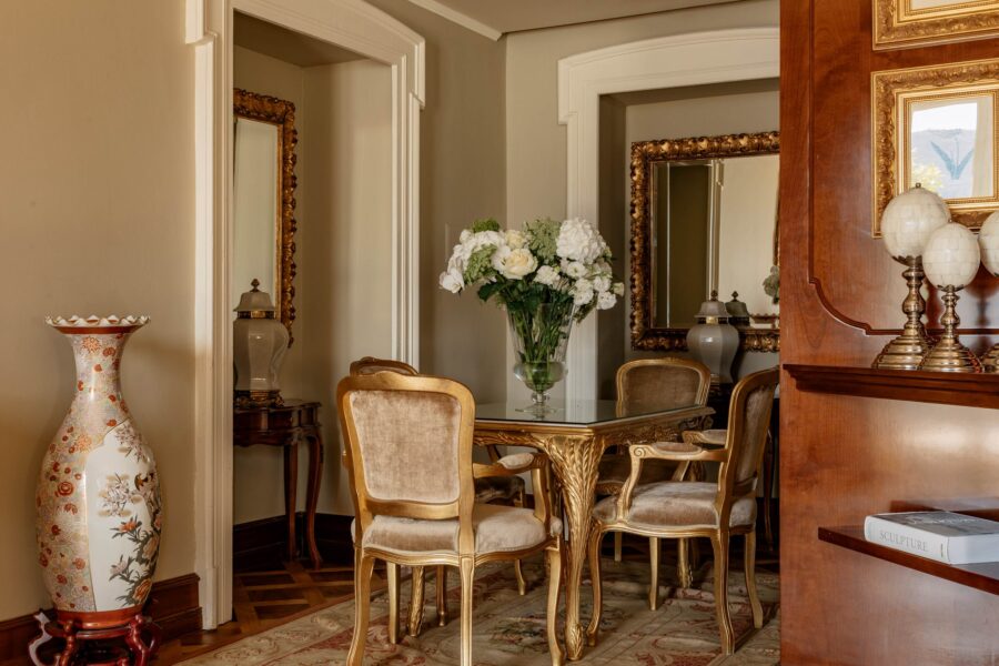suite-galina-dining-area-ornate-luxury-elegant-interiordesign-luxury-suite-lakecomo