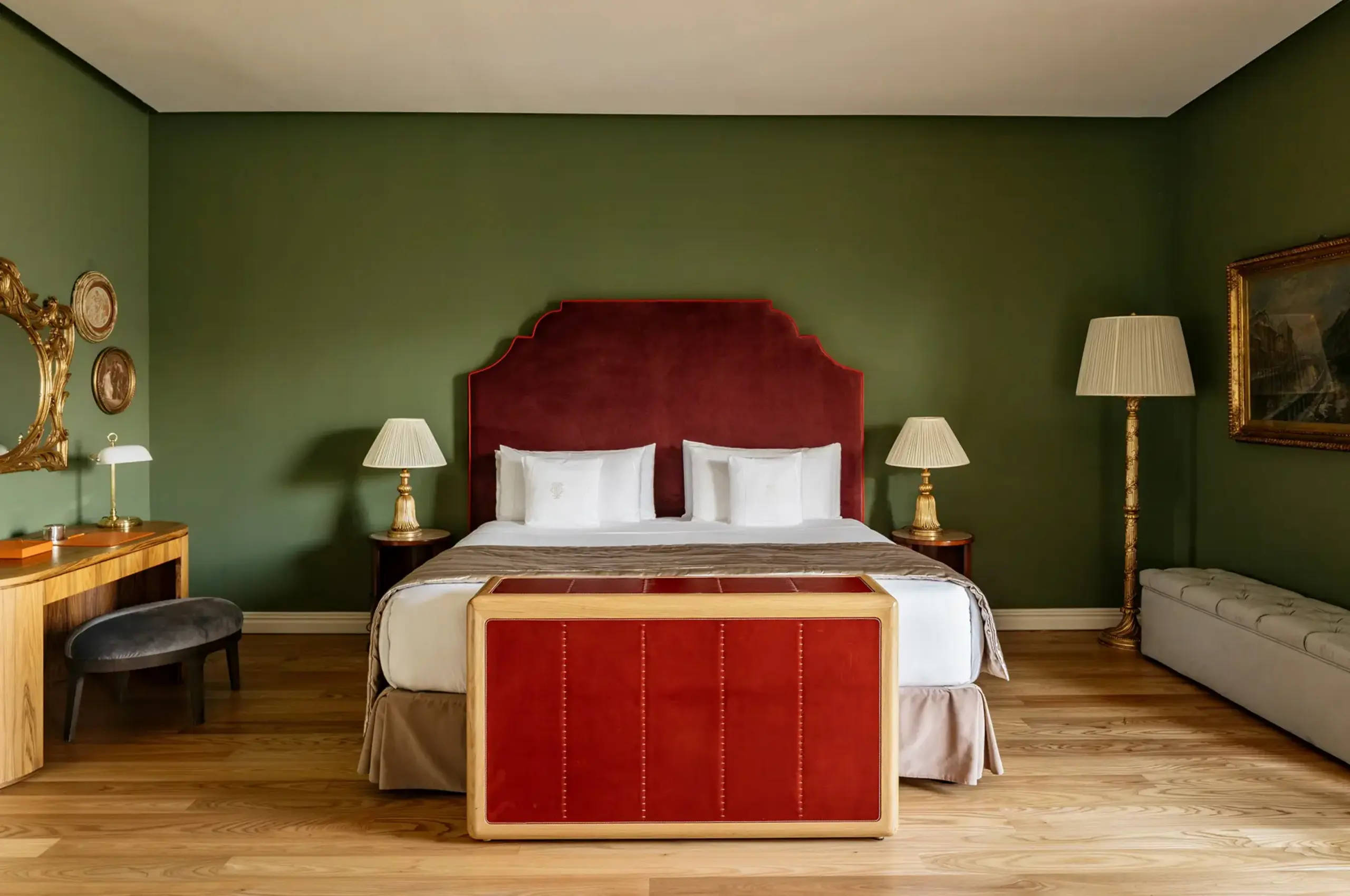 suite-gina-bedroom-luxury-elegant-stylish-design-lakecomo