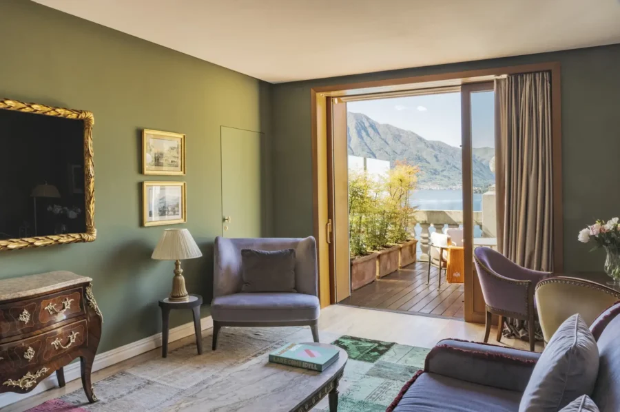 suite-gina-livingroom-balcony-mountain-lake-view-lakecomo
