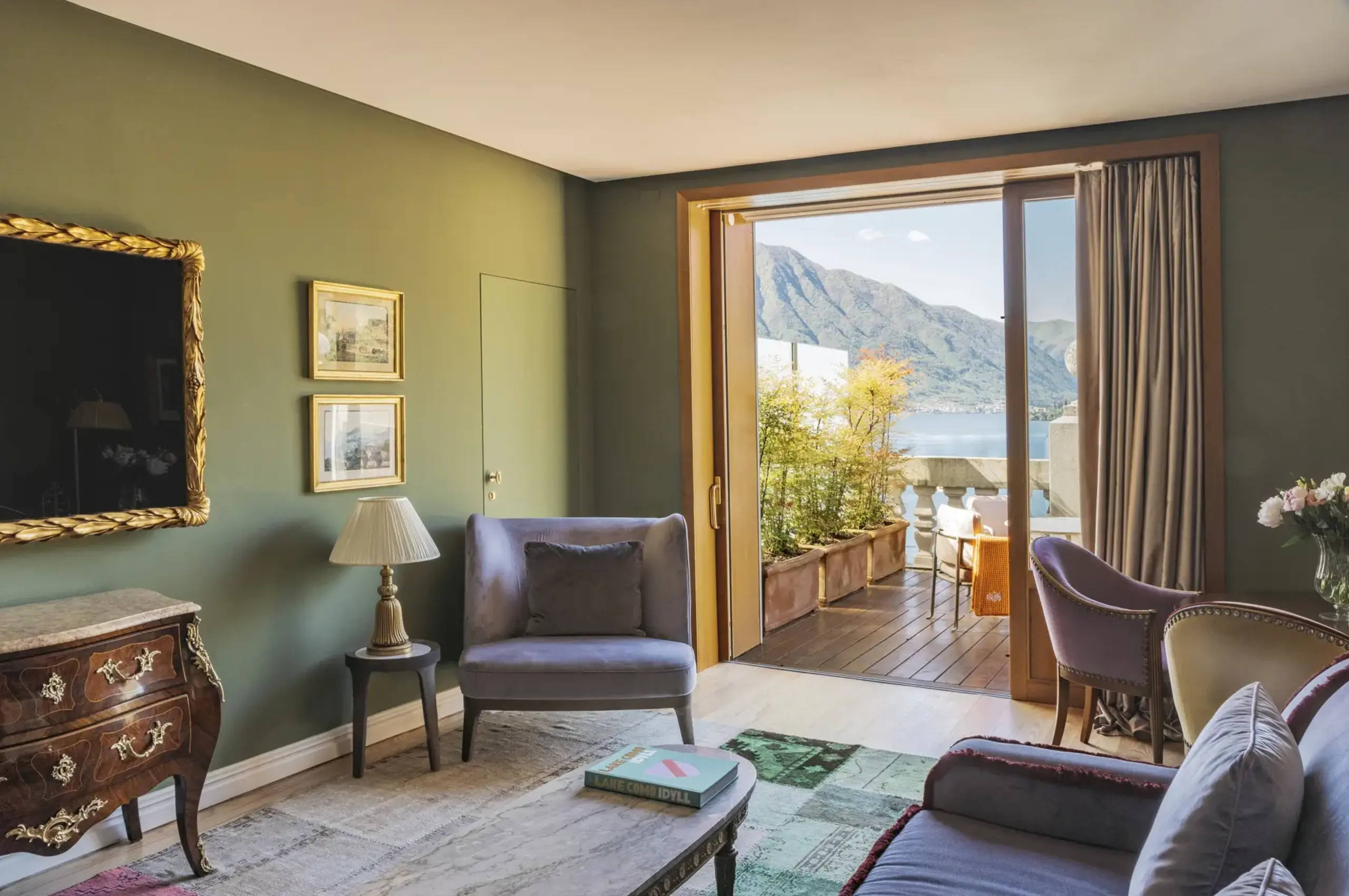 suite-gina-livingroom-balcony-mountain-lake-view-lakecomo