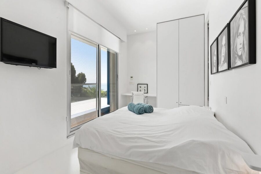 villa-abbey-bedrom-luxury-modern-capantibes