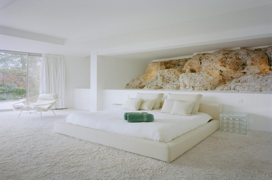 villa-abbey-bedroom-luxury-bespoke-natural-materials-luxury-design-capantibes