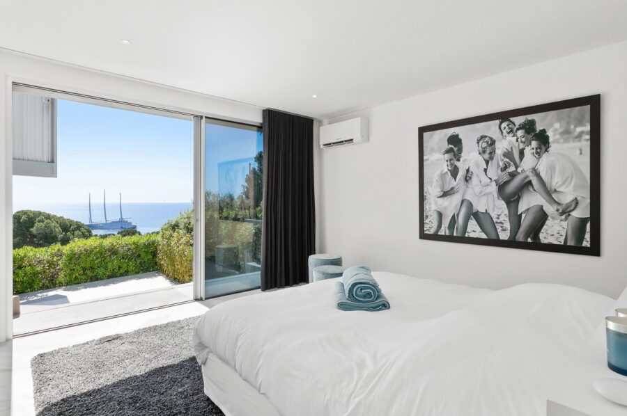 villa-abbey-bedroom-seaview-terrave-modern-luxury-capantibes