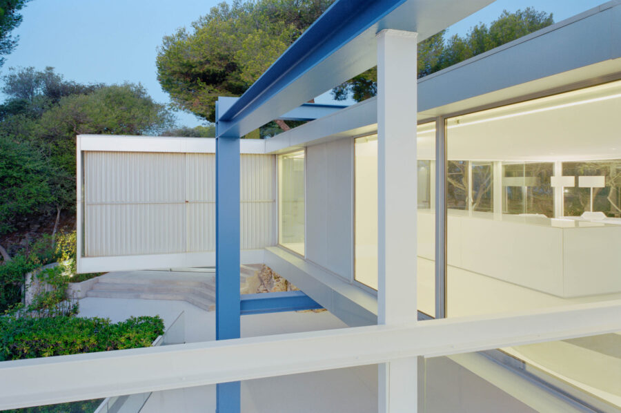 villa-abbey-exterior-design-architecture-capantibes