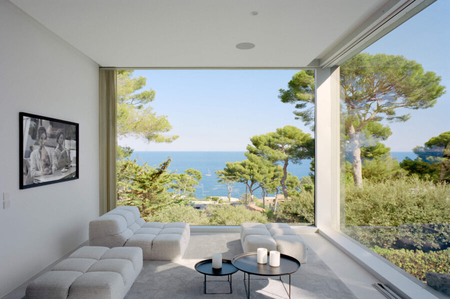 villa-abbey-livingroom-modern-sleek-luxury-interior-capantibes