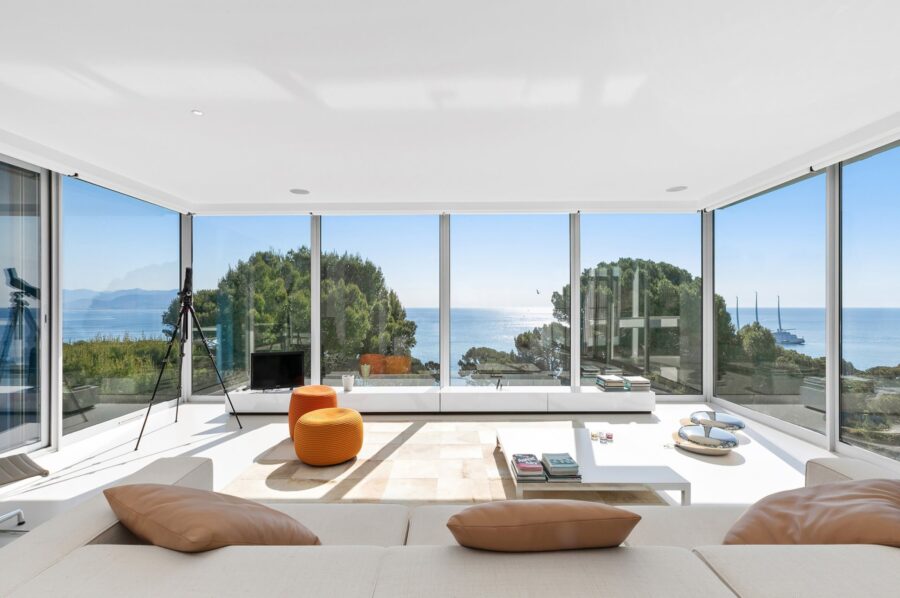 villa-abbey-livingroom-seaview-luxury-modern-capantibes