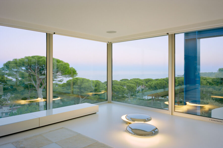 villa-abbey-livingspace-artwork-seaview-unqiue-design-capantibes