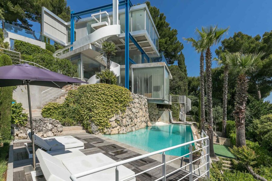 villa-abbey-poolview-sunlounger-architecture-unqiue-modern-capantibes