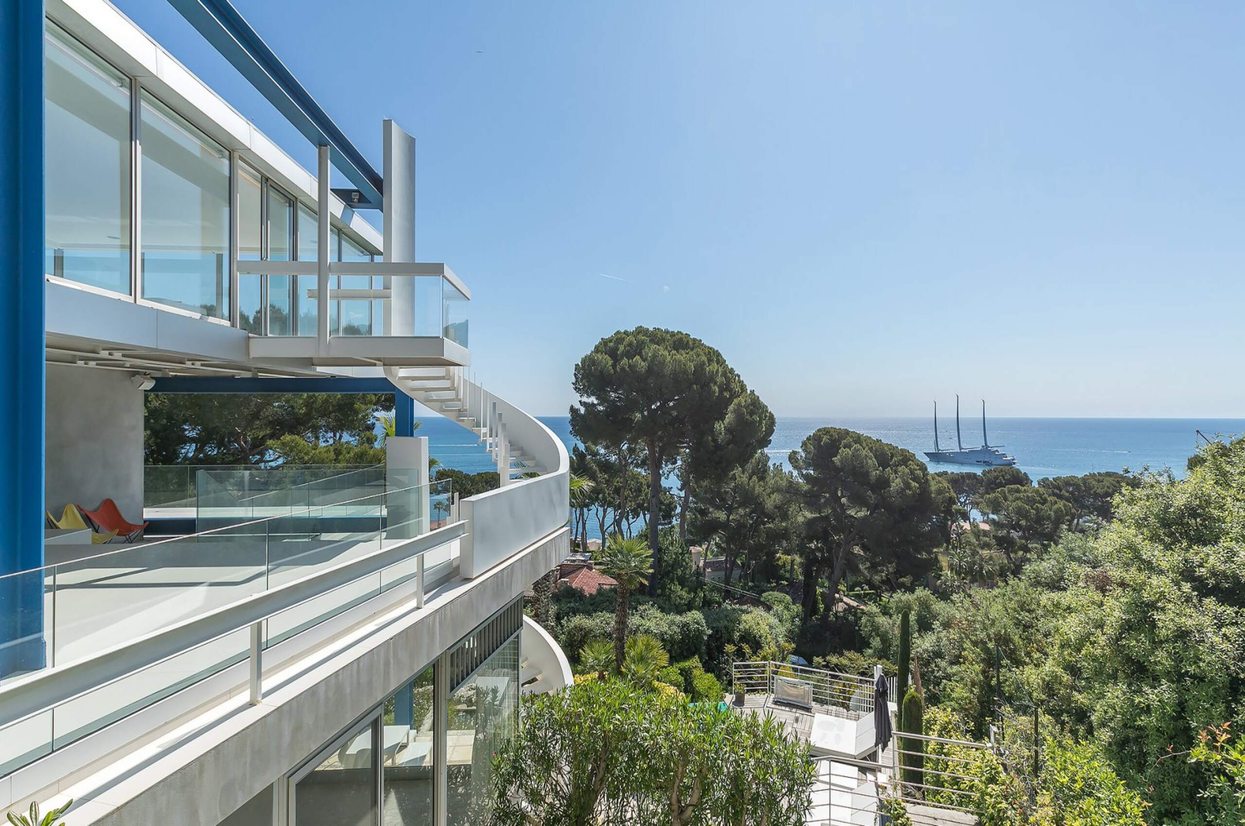villa-abbey-seaview-exterior-modern-architecture-capantibes