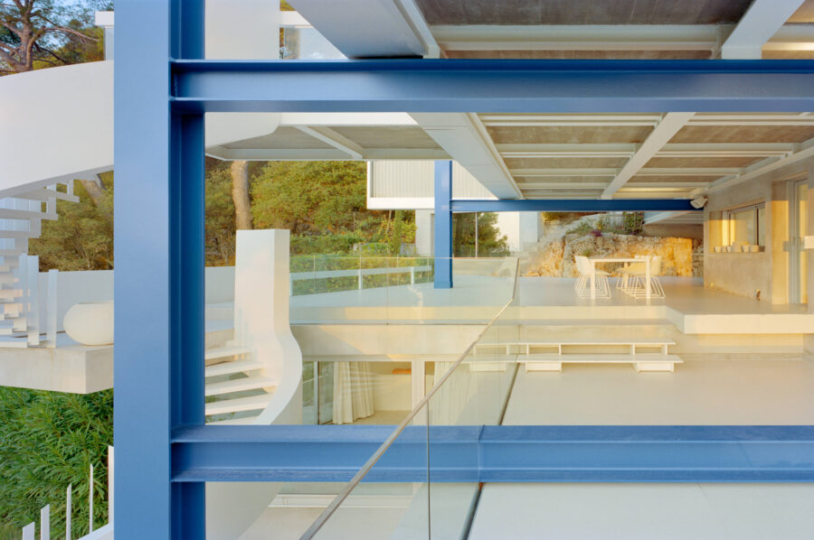 villa-abbey-terrace-exterior-modern-architecture-capantibes