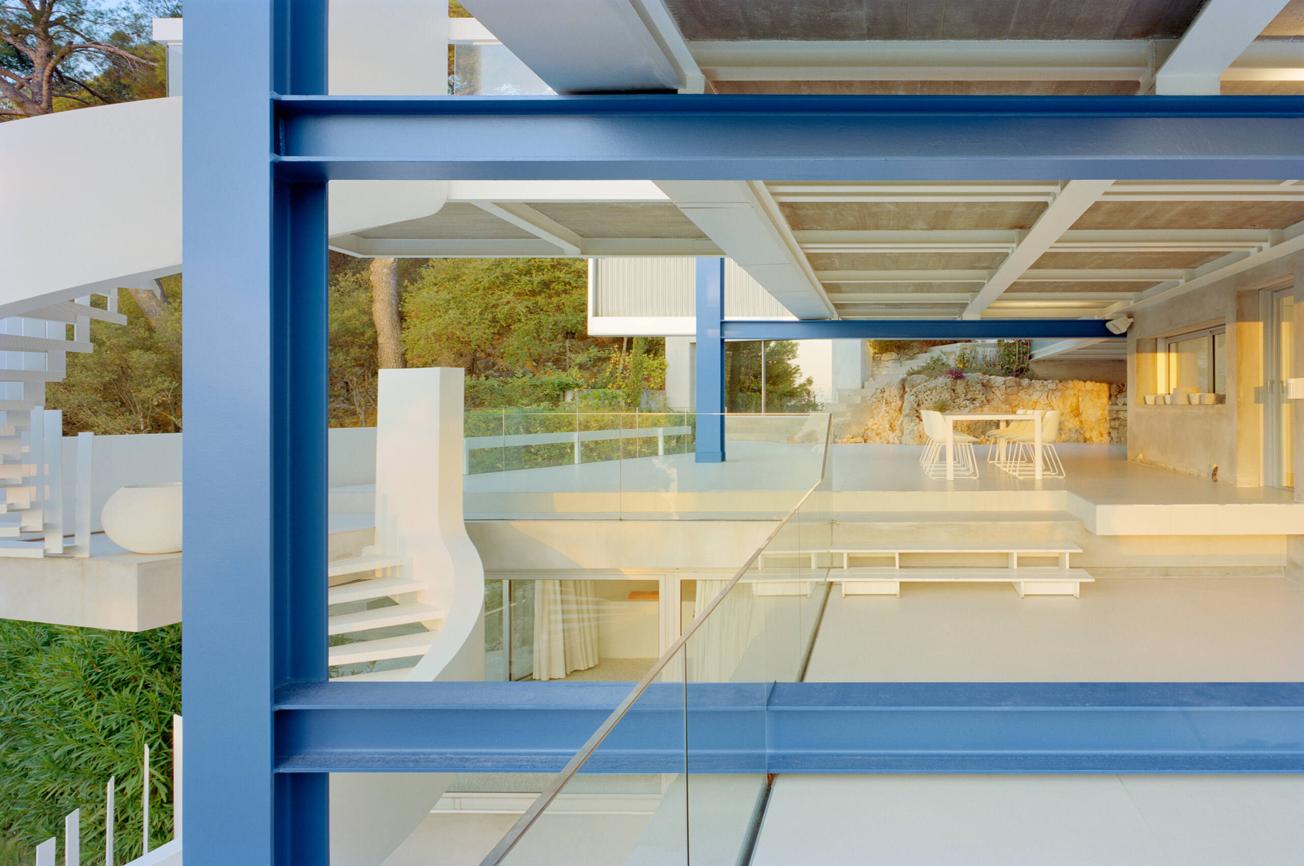 villa-abbey-terrace-exterior-modern-architecture-capantibes