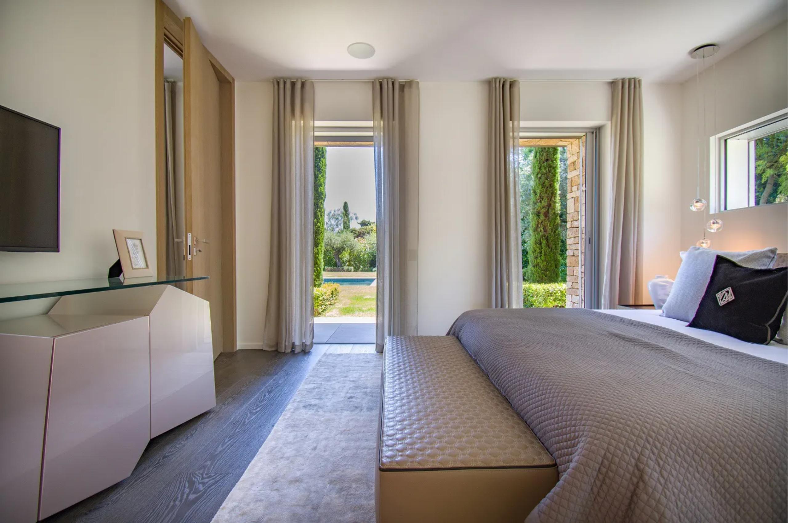 villa-alania-bedroom-garden-views-luxury-Capd'Antibes