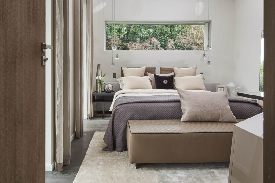 villa-alania-bedroom-modern-bright-luxury-interior-design-capantibes