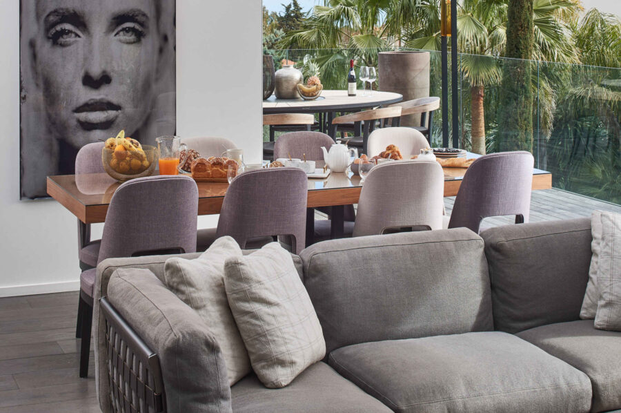 villa-alania-diningroom-openplan-livingspace-luxury-interior-capantibes