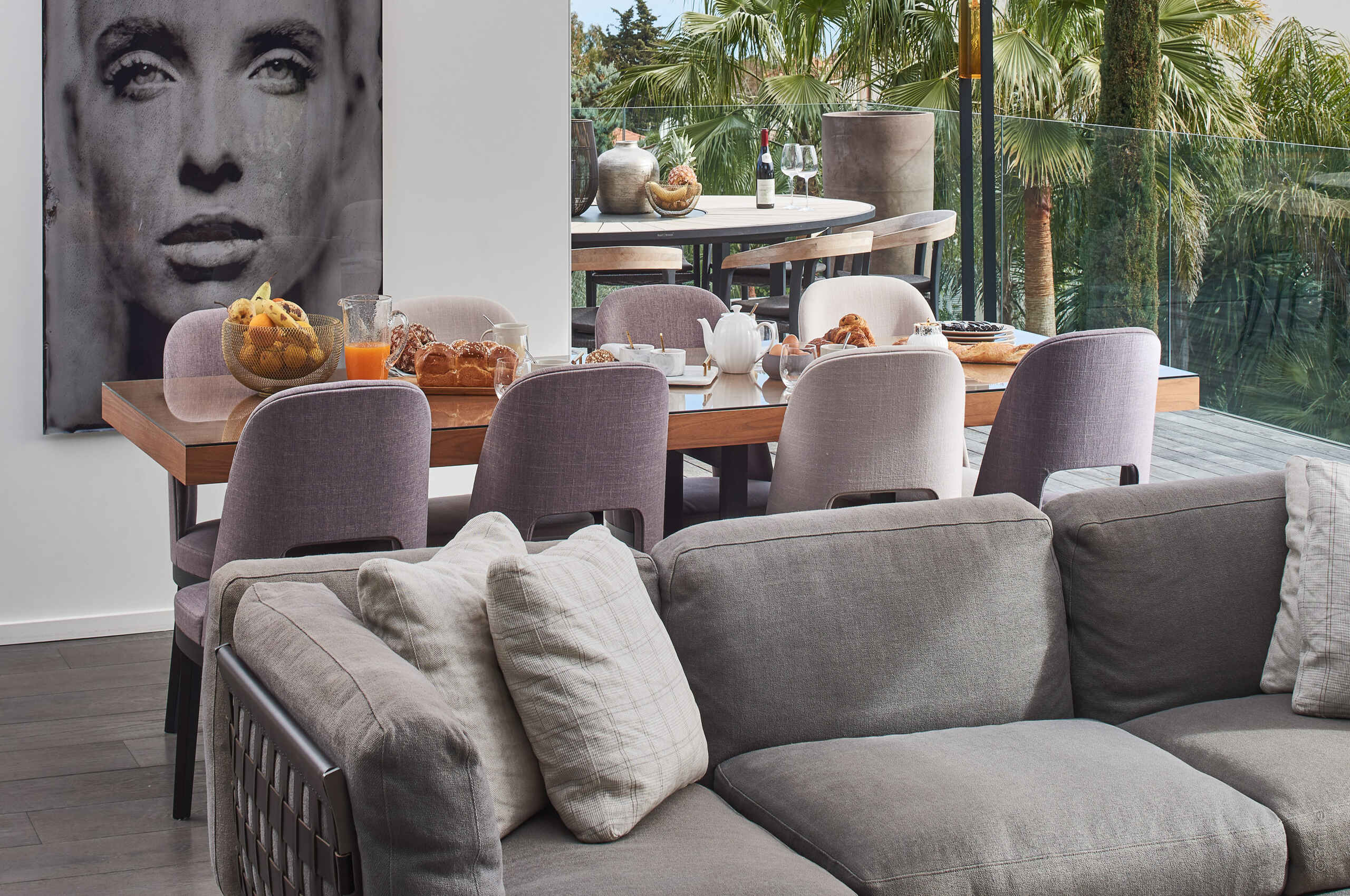 villa-alania-diningroom-openplan-livingspace-luxury-interior-capantibes