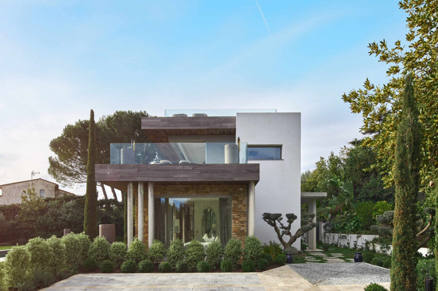 villa-alania-exterior-balcony-garden-stunning-luxury-property-capantibes