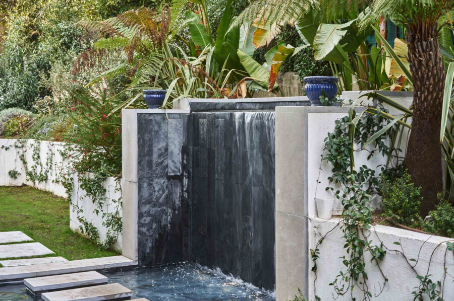 villa-alania-garden-waterfeature-luxury-capantibes
