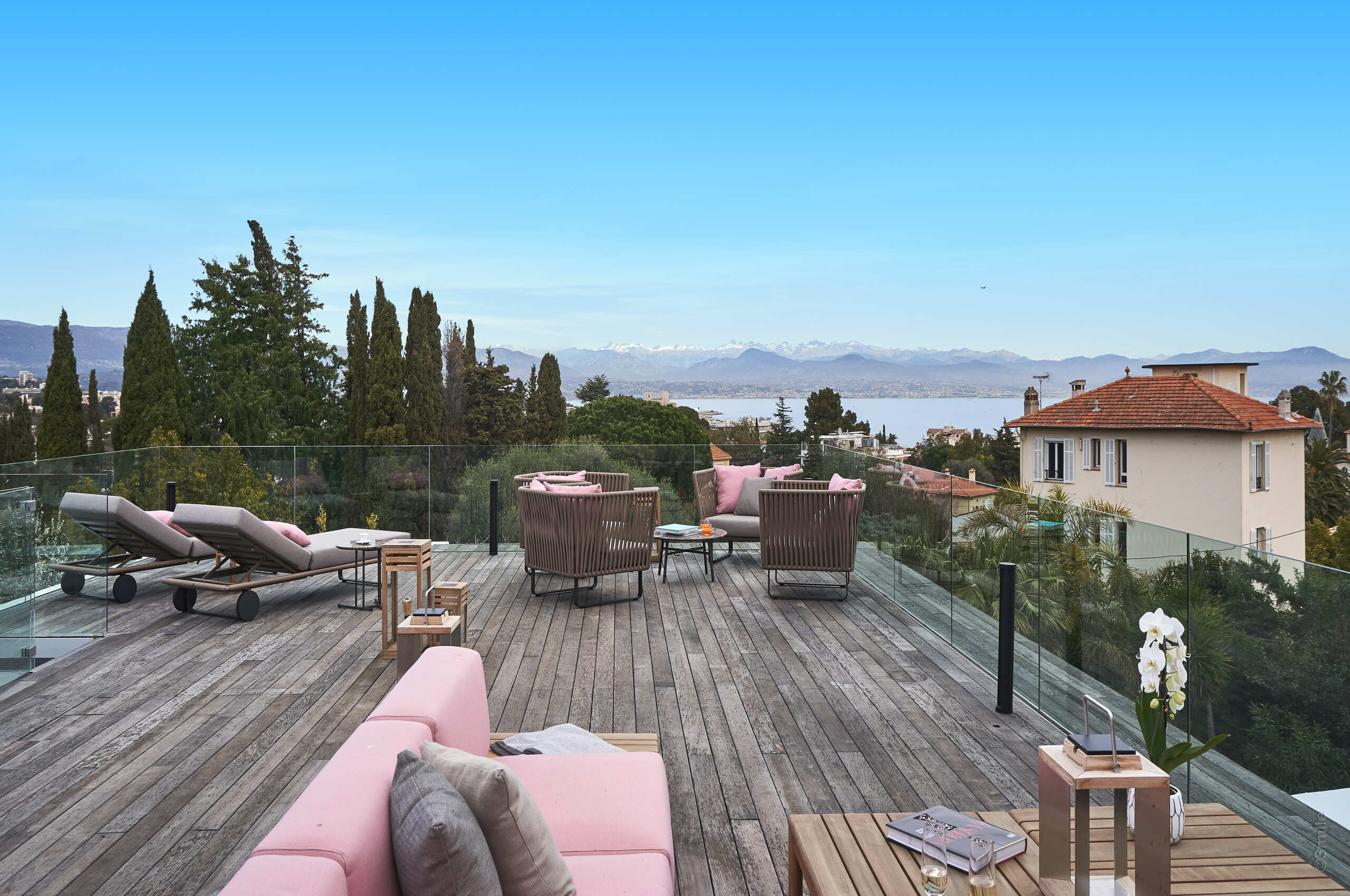 villa-alania-roofterrace-mountainview-seaview-luxury-capantibes
