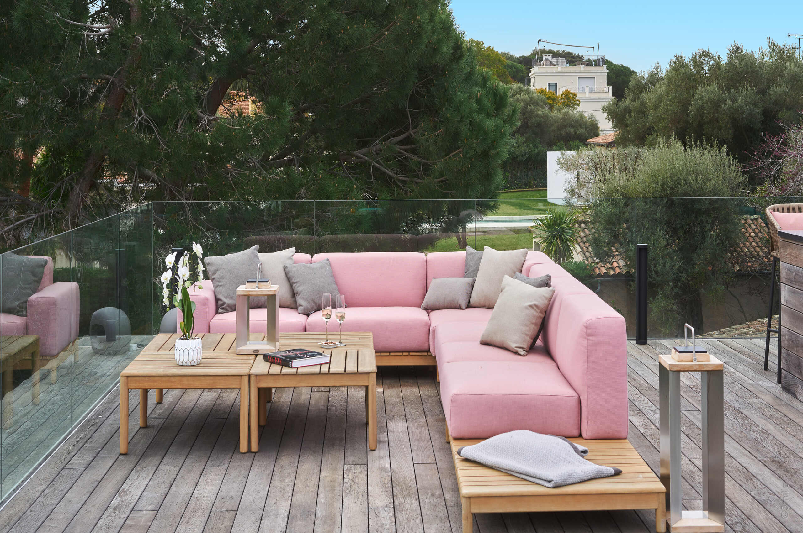 villa-alania-roofterrace-outdoorlounge-sofa-luxury-modern-capantibes